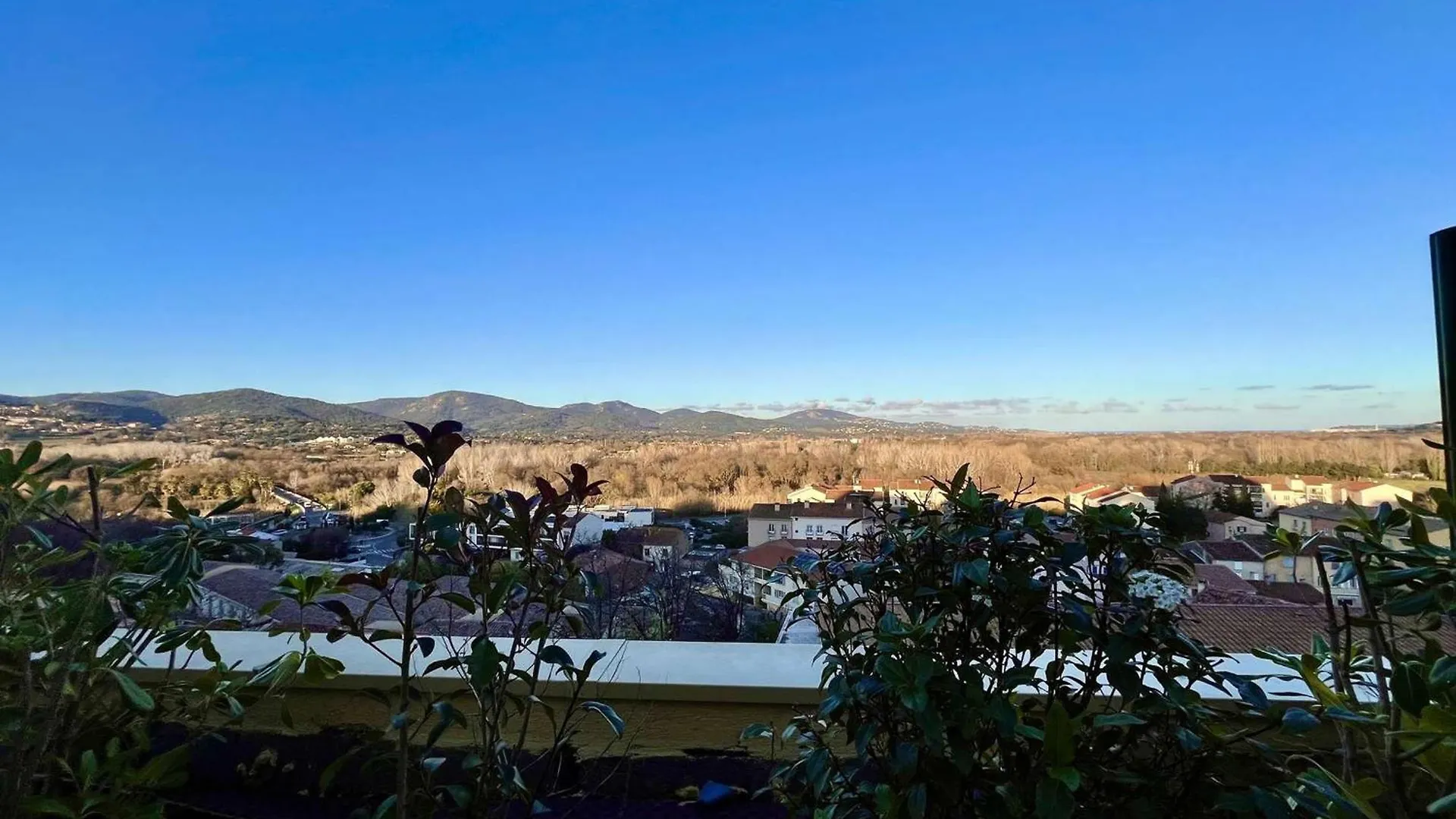 Bel Appartement 2P A Cogolin - Climatise, Garage - Fr-1-226B-228 0*,  France